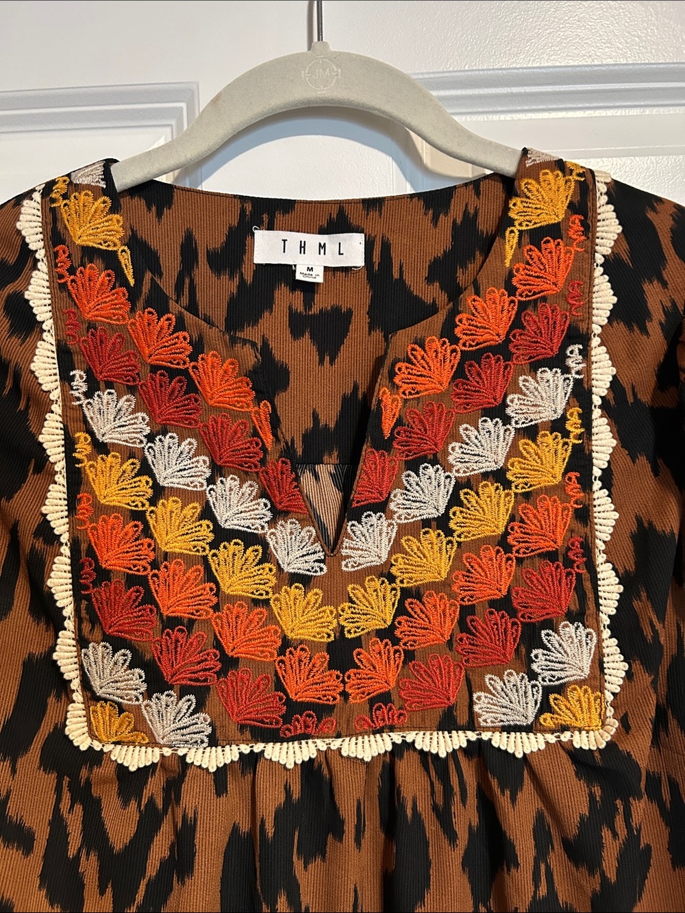 THML Leopard Print Embroidered V-Neck Flutter Sleeve Top Women's Medium - Picture 2 of 5